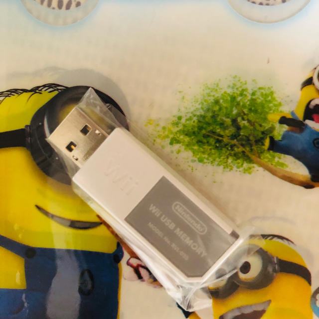Wii USBメモリー 16GB RAV-035 任天堂純正品 スマホ/家電/カメラのPC/タブレット(PC周辺機器)の商品写真