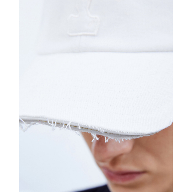 Maison Martin Margiela(マルタンマルジェラ)のタグ付き新品　ADER ERROR EMBROIDERED BUTTON CAP メンズの帽子(キャップ)の商品写真