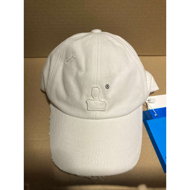 Maison Martin Margiela(マルタンマルジェラ)のタグ付き新品　ADER ERROR EMBROIDERED BUTTON CAP メンズの帽子(キャップ)の商品写真