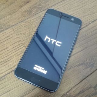 ハリウッドトレーディングカンパニー(HTC)のhtv32 au ブラック　スマホケース付き(スマートフォン本体)