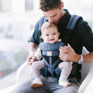 エルゴベビー(Ergobaby)のエルゴベビー・ベビーキャリア OMNI(オムニ) 360 クールエア/インディゴ(抱っこひも/おんぶひも)