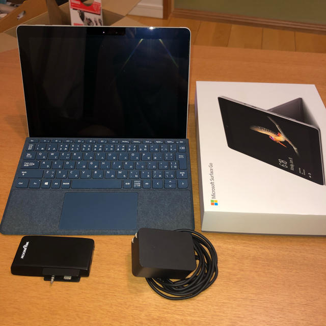 Microsoft(マイクロソフト)のSurface Go 128G メモリ8GB【タイプカバー・USBハブ付】 スマホ/家電/カメラのPC/タブレット(ノートPC)の商品写真