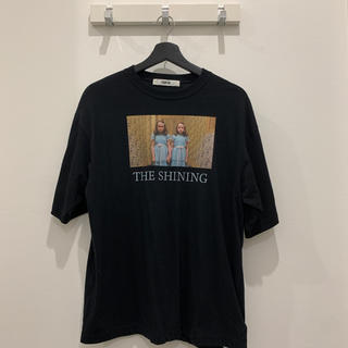スナイデル(SNIDEL)のFURFUR シャイニング　コラボ　プリントTシャツ(Tシャツ(半袖/袖なし))