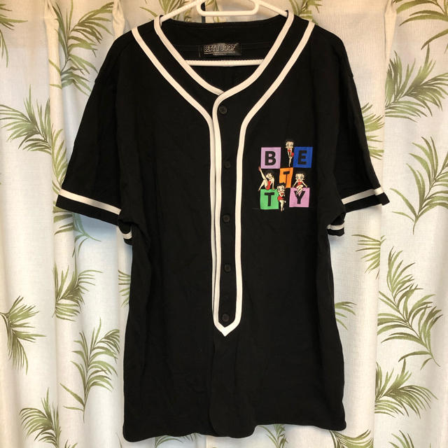 SPINNS(スピンズ)のスピンズ　ベティちゃん　ファイヤー　ベースボール風　シャツ　黒　ブラック　   レディースのトップス(ポロシャツ)の商品写真