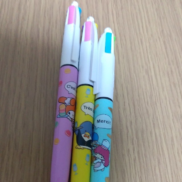 サンエックス(サンエックス)の新品】値下げしました！ サンリオ  BIC ボールペン　3本セット インテリア/住まい/日用品の文房具(ペン/マーカー)の商品写真