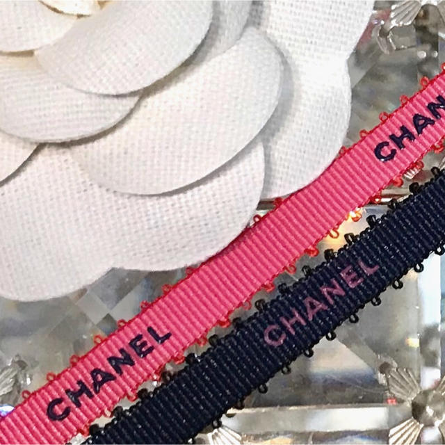 CHANEL(シャネル)の正規品　2020年バレンタイン限定　レア　シャネルリボン　各1m×2本 ハンドメイドの素材/材料(その他)の商品写真