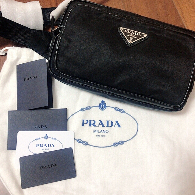 独創的 PRADA - ウエストバッグ　ユニセックス　新品未使用 PRADA  プラダ ウエストポーチ