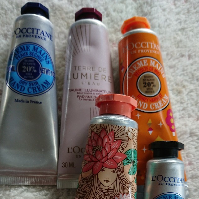 L'OCCITANE(ロクシタン)のロクシタンハンドクリーム5本と+1本 コスメ/美容のボディケア(ハンドクリーム)の商品写真