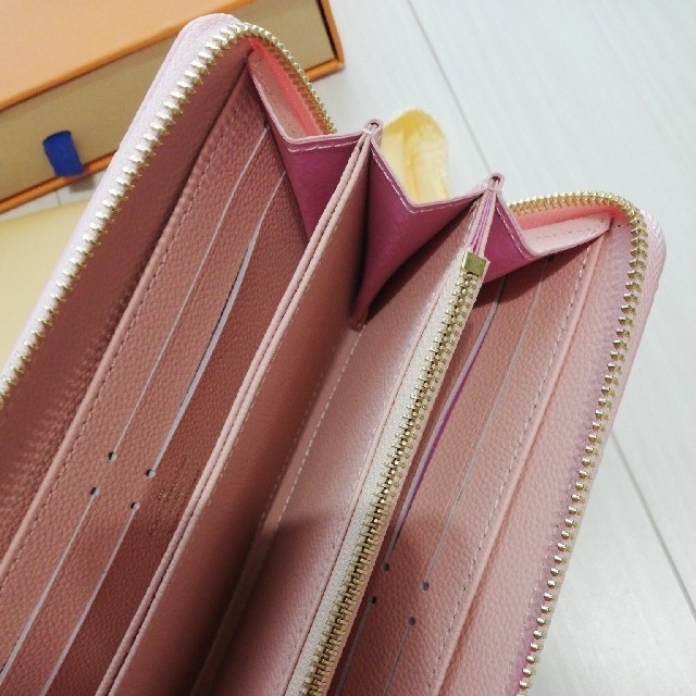 LOUIS VUITTON - 新品未使用【ルイヴィトンローズプードル風 LOUIS VUITTON - 新品未使用【ルイヴィトンローズプードル風