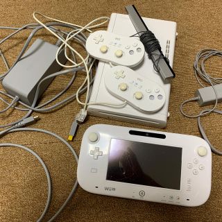 ニンテンドウ(任天堂)のWii U 本体(家庭用ゲーム機本体)