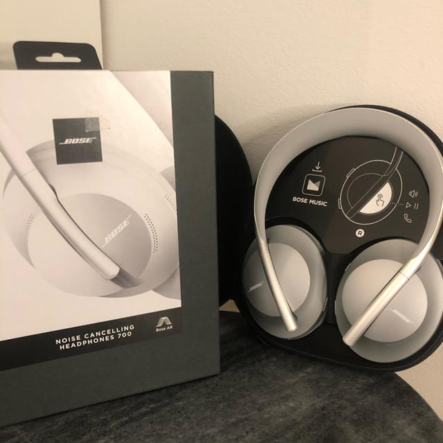 BOSE(ボーズ)のBOSE noise cancelling headphones 700 新品 スマホ/家電/カメラのオーディオ機器(ヘッドフォン/イヤフォン)の商品写真