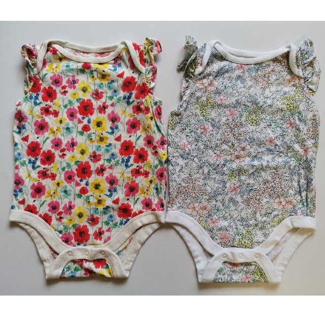 babyGAP(ベビーギャップ)のbabyGAP　花柄ロンパース　2枚セット キッズ/ベビー/マタニティのベビー服(~85cm)(ロンパース)の商品写真