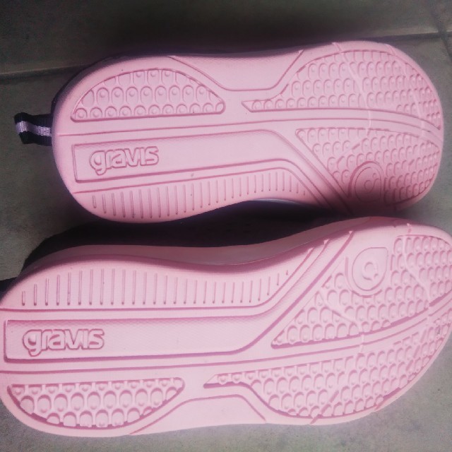 gravis(グラビス)のgravis 室内のみ 17センチ キッズ/ベビー/マタニティのキッズ靴/シューズ(15cm~)(スニーカー)の商品写真