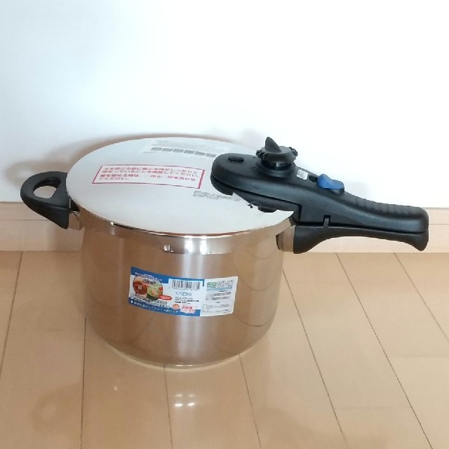 ドウシシャ(ドウシシャ)のオバQ様専用 クレスDX 片手圧力鍋 4.5L インテリア/住まい/日用品のキッチン/食器(鍋/フライパン)の商品写真