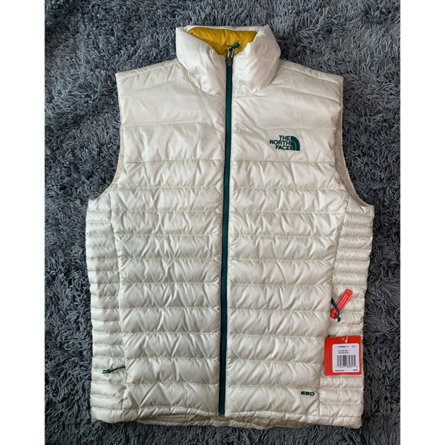 THE NORTH FACE(ザノースフェイス)の(未使用)ノースフェイス　ダウン ベスト ゴルフ 白 メンズのジャケット/アウター(ダウンベスト)の商品写真