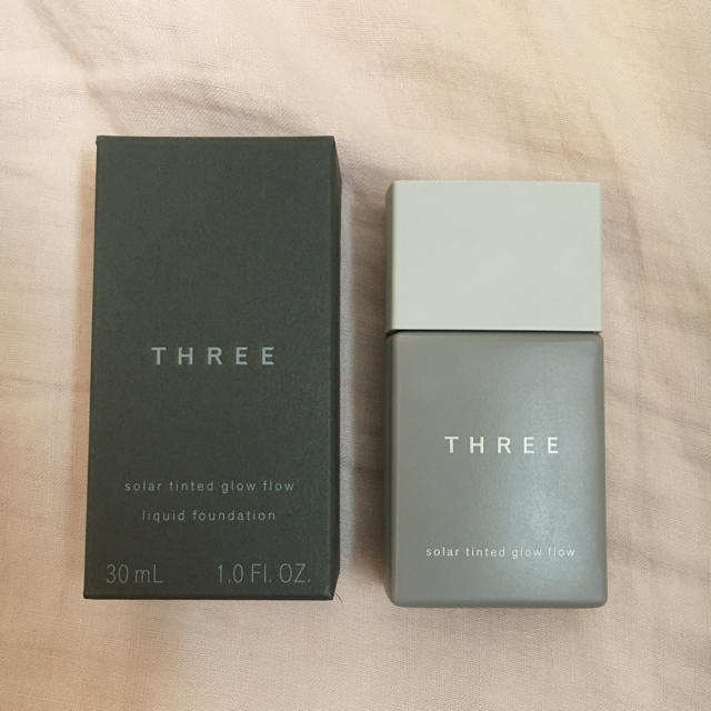 THREE(スリー)のthree ソーラーティンティドグローフロー 02 コスメ/美容のベースメイク/化粧品(ファンデーション)の商品写真