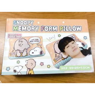 Snoopy スヌーピー チャーリーブラウン 低反発枕 の通販 By まな S Shop スヌーピーならラクマ