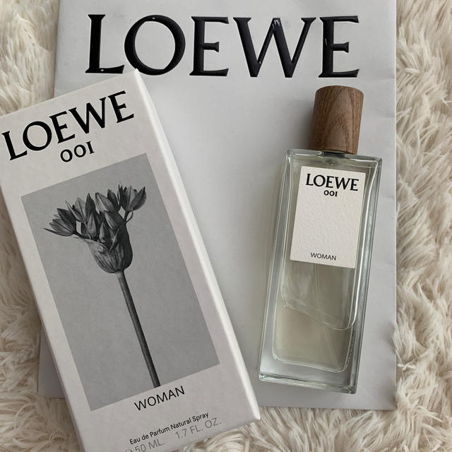 LOEWE(ロエベ)のLOEWE  ロエベ 001 WOMAN  ​​ オードゥパルファン コスメ/美容の香水(香水(女性用))の商品写真