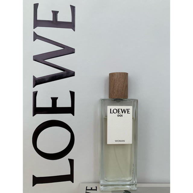 LOEWE(ロエベ)のLOEWE  ロエベ 001 WOMAN  ​​ オードゥパルファン コスメ/美容の香水(香水(女性用))の商品写真