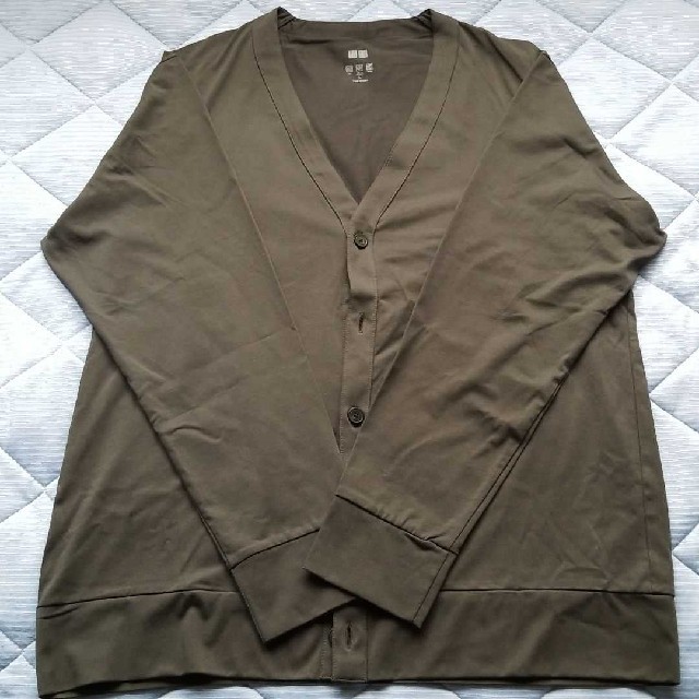 UNIQLO(ユニクロ)の美品 ユニクロ エアリズムUVカット カーディガン L Dark Green メンズのトップス(カーディガン)の商品写真