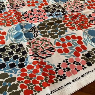 マリメッコ(marimekko)のmarimekko マリメッコ　VASKYNA ヴァスキナ　生地 はぎれ(生地/糸)