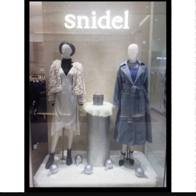 SNIDEL(スナイデル)のスナイデル　ドットワンピース レディースのワンピース(ロングワンピース/マキシワンピース)の商品写真