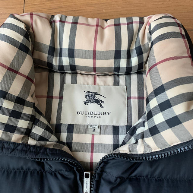 BURBERRY(バーバリー)の熊の様専用　バーバリーのダウンベスト　クリーニング済 メンズのジャケット/アウター(ダウンベスト)の商品写真