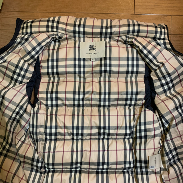 BURBERRY(バーバリー)の熊の様専用　バーバリーのダウンベスト　クリーニング済 メンズのジャケット/アウター(ダウンベスト)の商品写真