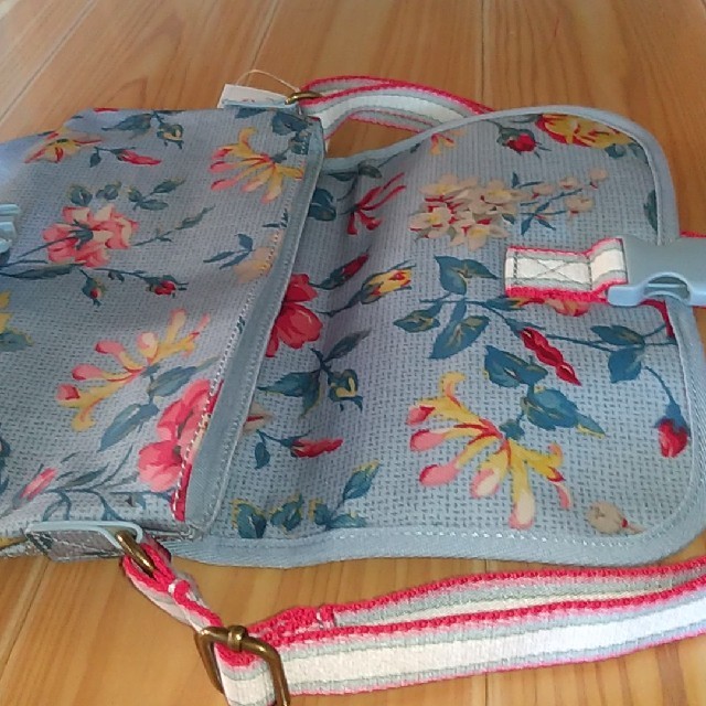 Cath Kidston(キャスキッドソン)の新品未使用　キャスキッドソン　ショルダーバッグ レディースのバッグ(ショルダーバッグ)の商品写真