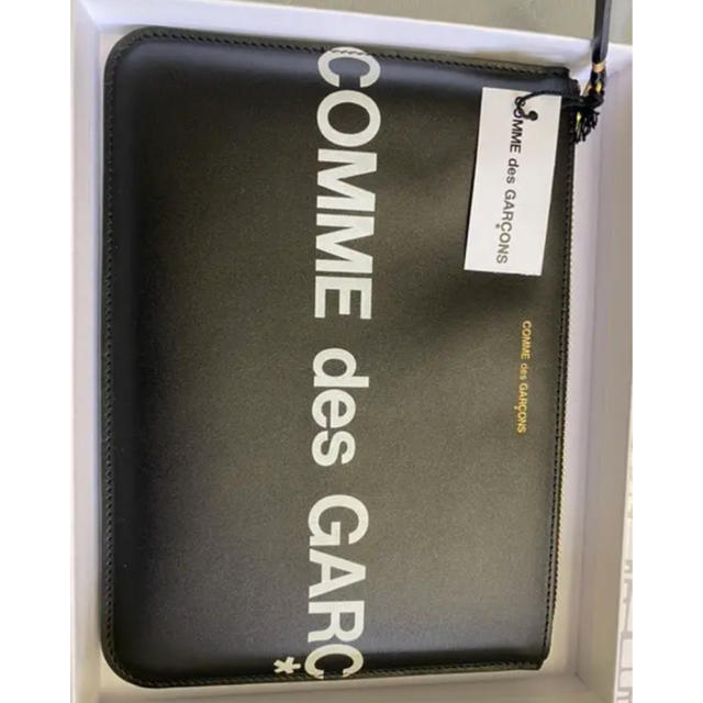 COMME des GARCONS(コムデギャルソン)のコムデギャルソン 限定  ロゴ クラッチバッグ ポーチ  メンズのバッグ(セカンドバッグ/クラッチバッグ)の商品写真