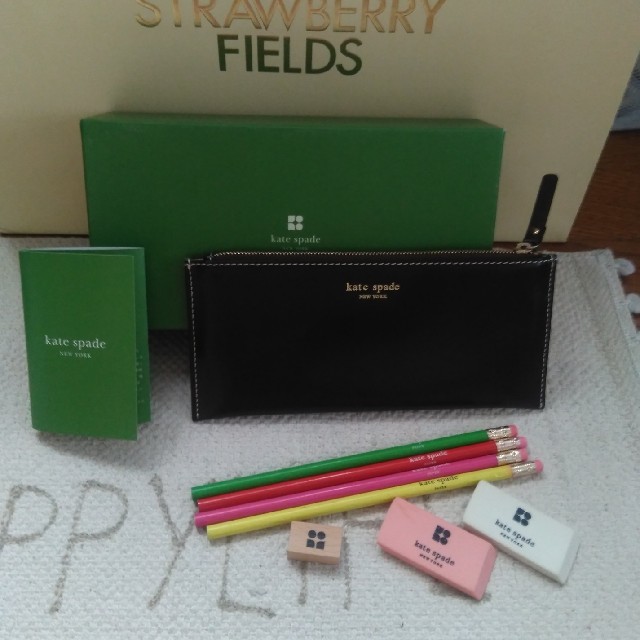 kate spade new york(ケイトスペードニューヨーク)のケイトスペード　ニューヨーク　ペンシルケースセット インテリア/住まい/日用品の文房具(ペンケース/筆箱)の商品写真