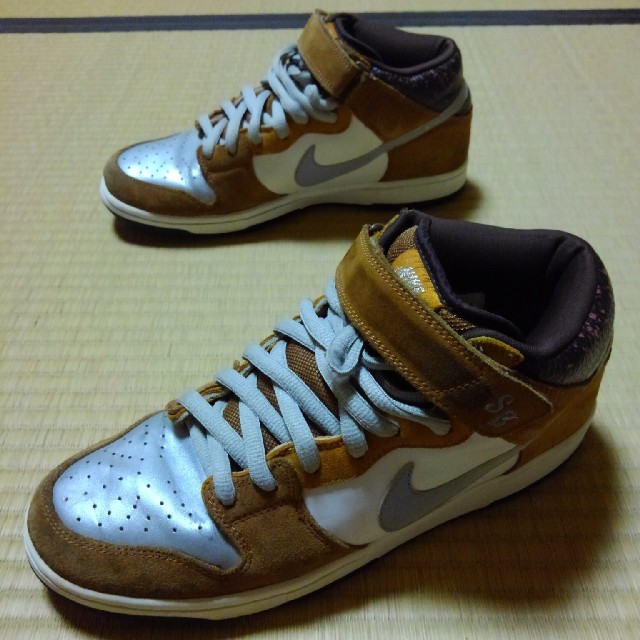 NIKE(ナイキ)のNIKE DUNK MID SB　ナイキ　ダンク　ミッド　フェンダーベース メンズの靴/シューズ(スニーカー)の商品写真