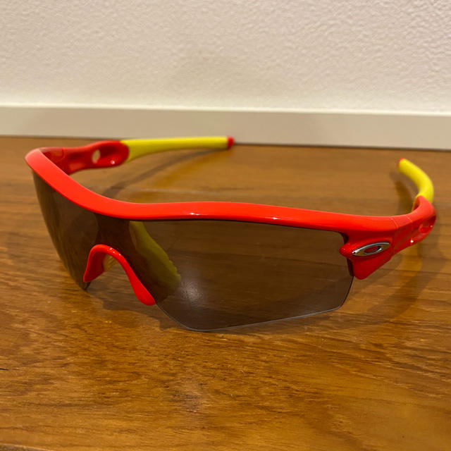 Oakley(オークリー)のオークリー OAKLEY レーダー RADAR レッド×イエロー カスタム品 スポーツ/アウトドアの野球(その他)の商品写真