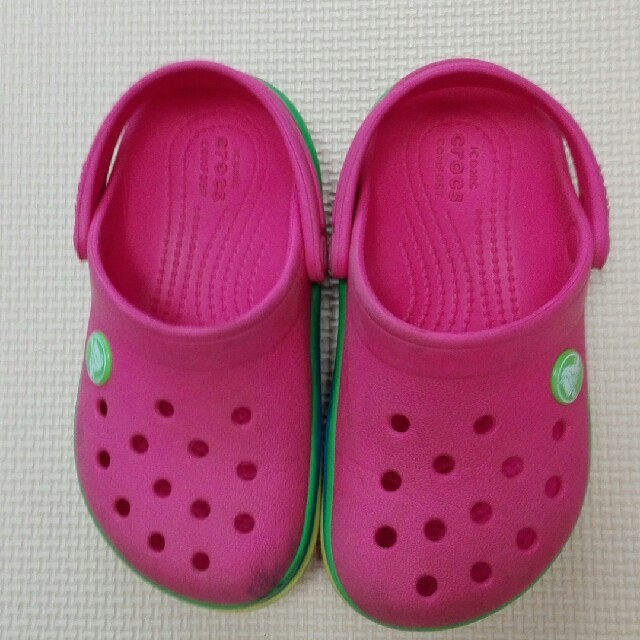 crocs(クロックス)の（専用）CROCSレインボーサンダル16.5㎝ キッズ/ベビー/マタニティのキッズ靴/シューズ(15cm~)(スリッポン)の商品写真