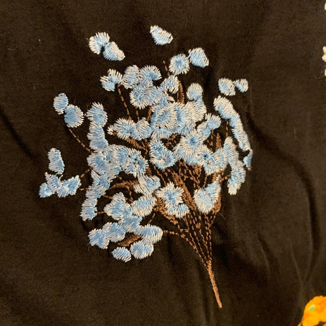 A.P.C(アーペーセー)のsalt blue flower刺繍 Tシャツ レディースのトップス(Tシャツ(半袖/袖なし))の商品写真