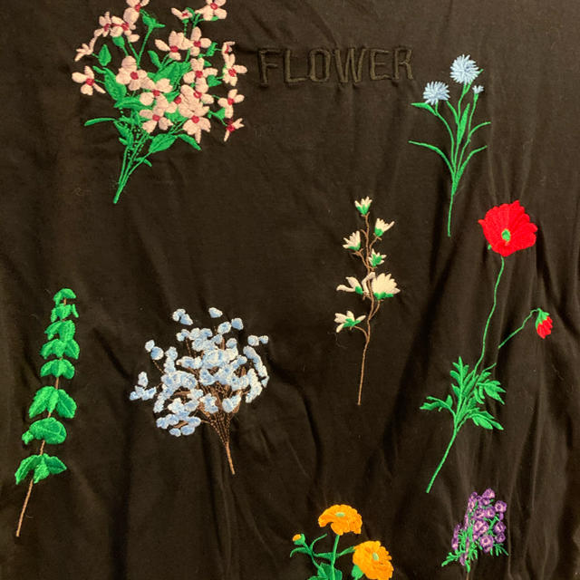 A.P.C(アーペーセー)のsalt blue flower刺繍 Tシャツ レディースのトップス(Tシャツ(半袖/袖なし))の商品写真