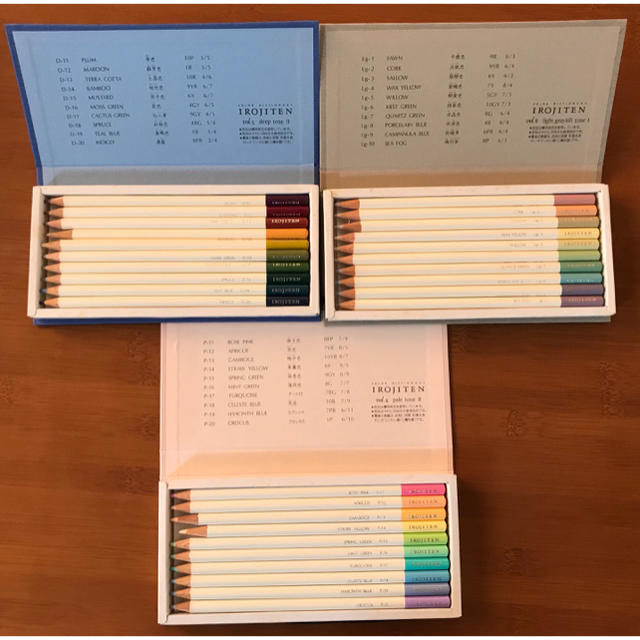 トンボ鉛筆(トンボエンピツ)のIROJITEN（色辞典）第1・2集 色鉛筆60色 インテリア/住まい/日用品の文房具(ペン/マーカー)の商品写真
