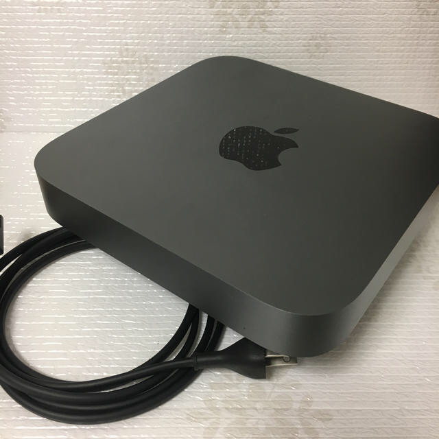 Apple(アップル)のMac mini (2018) スマホ/家電/カメラのPC/タブレット(デスクトップ型PC)の商品写真