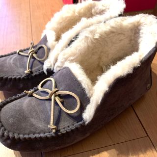 アグ(UGG)のALENA24cm(スリッポン/モカシン)