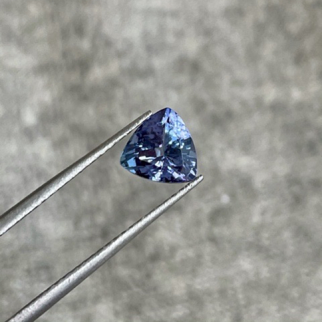 天然タンザナイト（ゾイサイト）1.2ct ルース ハンドメイドの素材/材料(各種パーツ)の商品写真