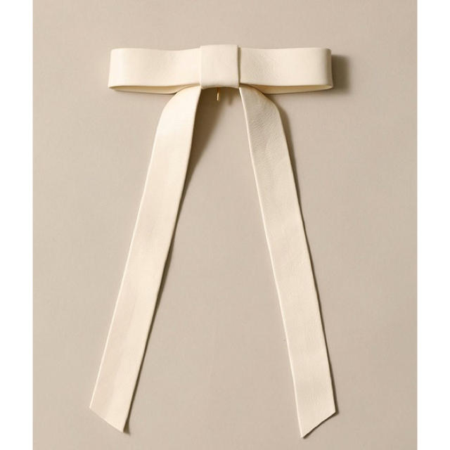 BEAUTY&YOUTH UNITED ARROWS(ビューティアンドユースユナイテッドアローズ)の完売品☆FUMIE TANAKA long ribbon hook ホワイト レディースのヘアアクセサリー(ヘアゴム/シュシュ)の商品写真