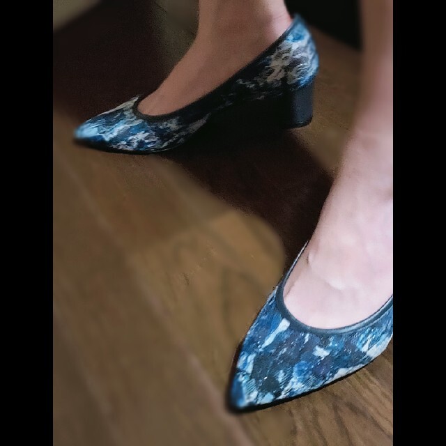 Akakura(アカクラ)の【値下げ】AKAKURA ALAGE パンプス ブルー 23cm レディースの靴/シューズ(ハイヒール/パンプス)の商品写真