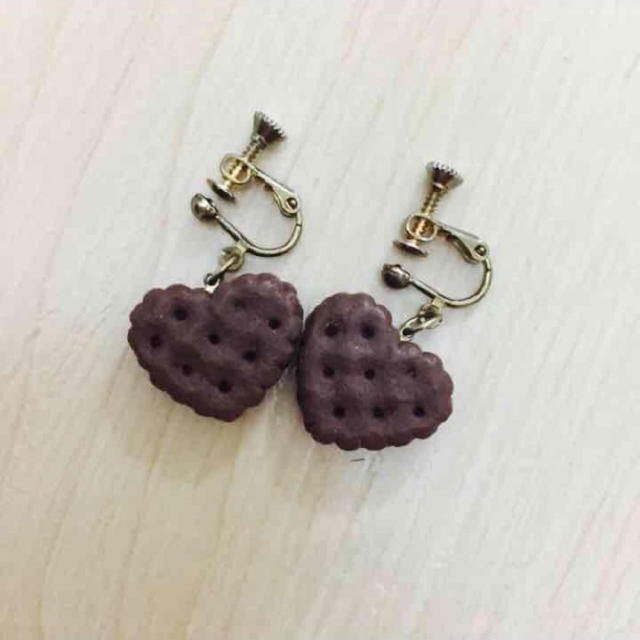 WEGO(ウィゴー)のハート チョコクッキー イヤリング レディースのアクセサリー(イヤリング)の商品写真