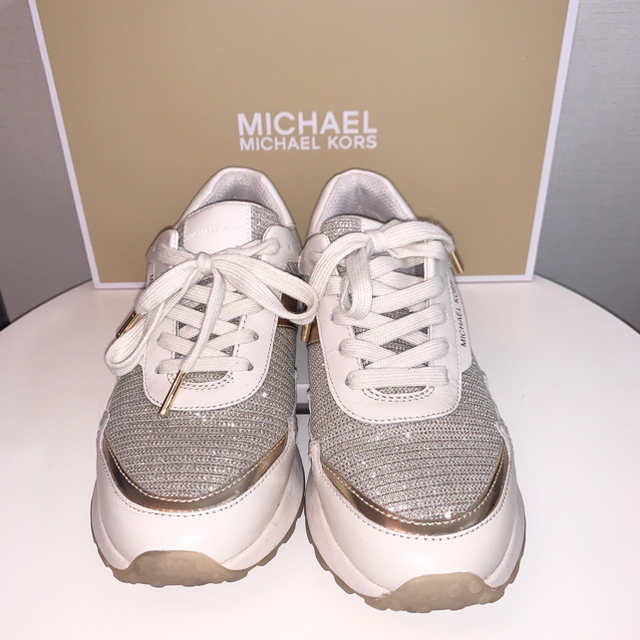 Michael Kors(マイケルコース)のMichael Kors GOLDスニーカー レディースの靴/シューズ(スニーカー)の商品写真