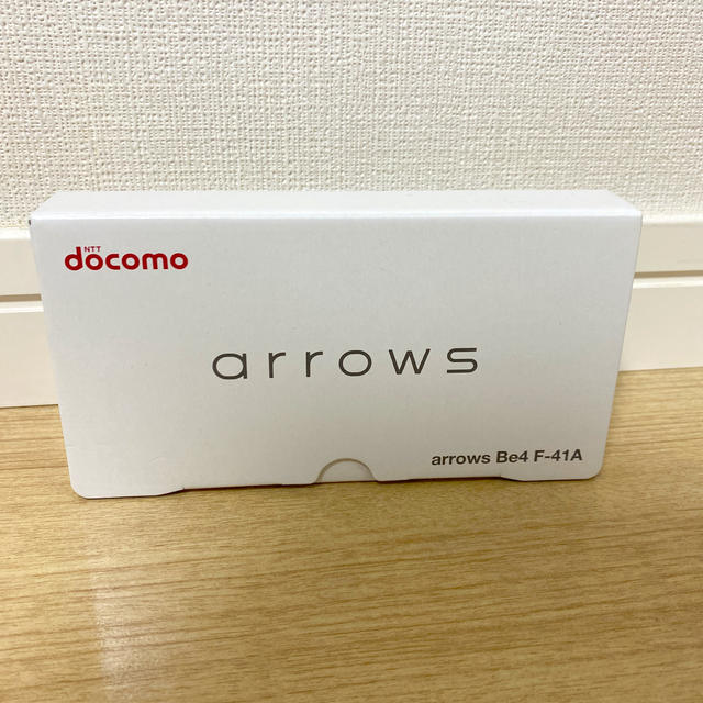 NTTdocomo(エヌティティドコモ)の【新品　未開封】　Galaxy A20  / arrows スマホ/家電/カメラのスマートフォン/携帯電話(スマートフォン本体)の商品写真