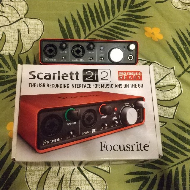 Focusrite Scarlett 2i2 オーディオインターフェイス