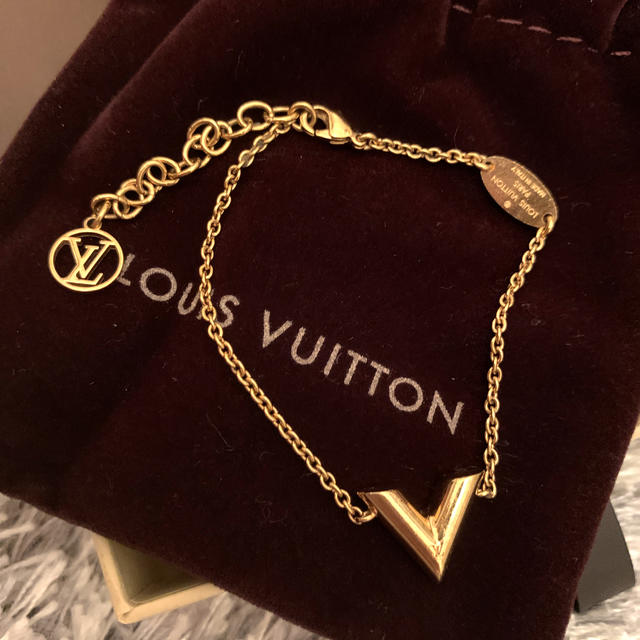 LOUIS VUITTON(ルイヴィトン)のルイヴィトン　エセンシャルV ブレスレット ゴールド レディースのアクセサリー(ブレスレット/バングル)の商品写真