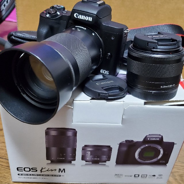 デジタル一眼Canon EOS KISS M Wズームキット ブラック