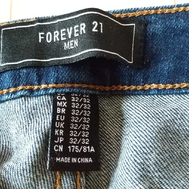 FOREVER 21(フォーエバートゥエンティーワン)のFORVER21 ジーンズサイズ32 メンズのパンツ(デニム/ジーンズ)の商品写真