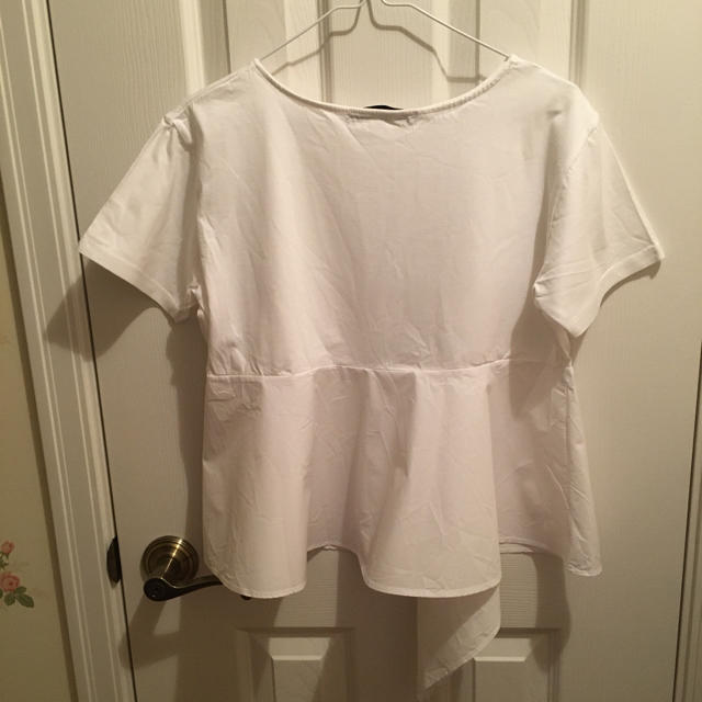 dholic(ディーホリック)のフレアヘムTシャツ　ホワイト レディースのトップス(Tシャツ(半袖/袖なし))の商品写真
